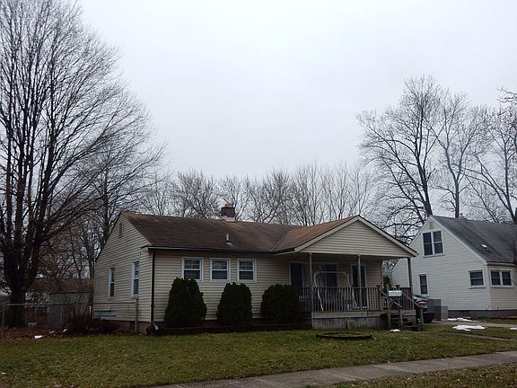 2nd image of 32477 Rosslyn Ave