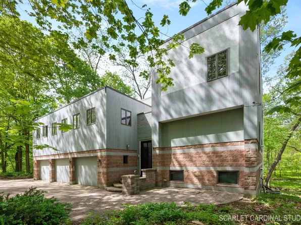 28W180 Marion St, Winfield, IL 60190