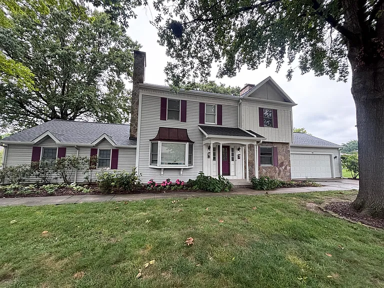 Lemont Dr — Photo 2