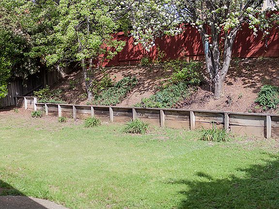 5th image of 108 Thoreau Ln