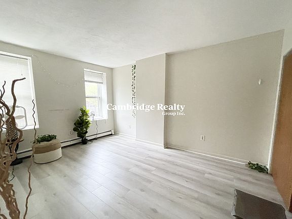 5th image of 92 Hammond St #2T
