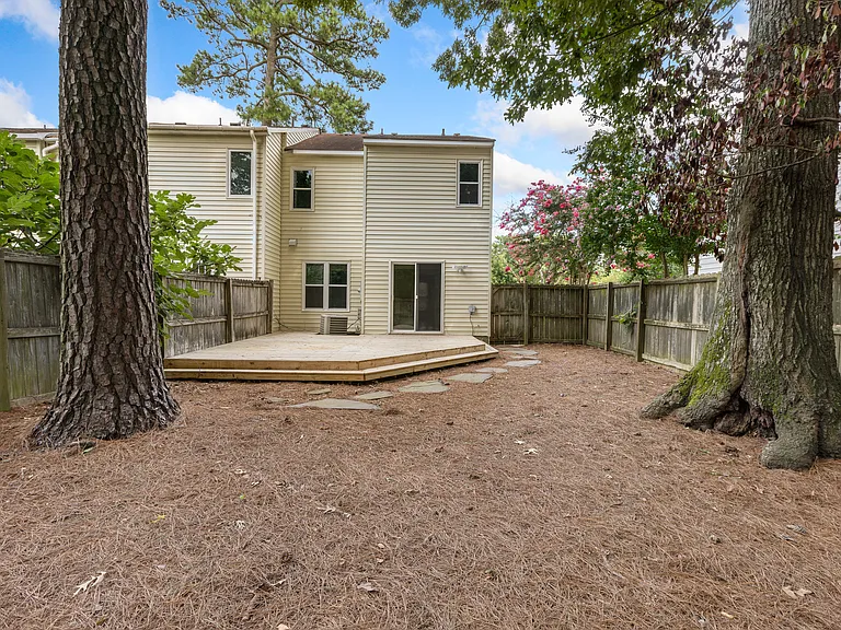 337 Hutton Cir — Photo 19