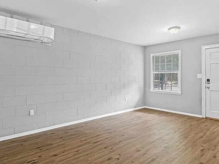 125 Honeysuckle Ln — Photo 12
