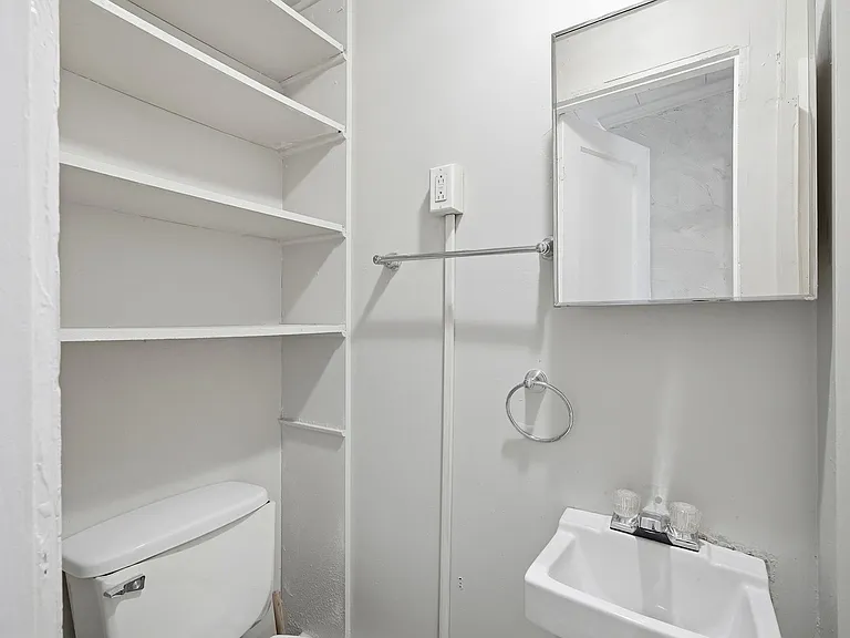 534 N. Law Street — Photo 9