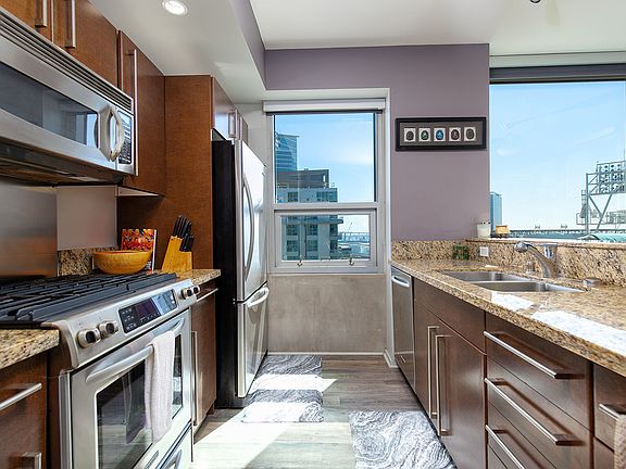 5th image of 321 10th Ave Unit 1208