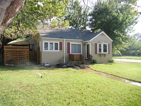 2nd image of 607 W Crawford Ave