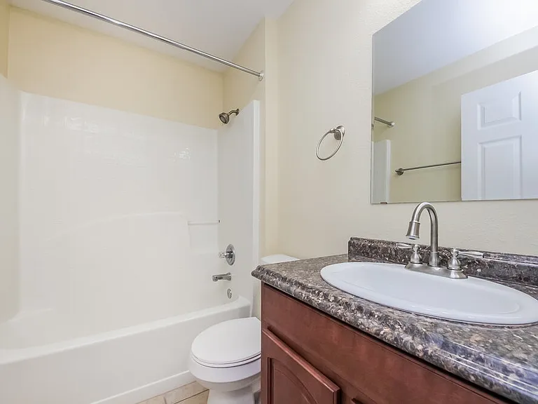 905 Derbyshire Dr — Photo 13