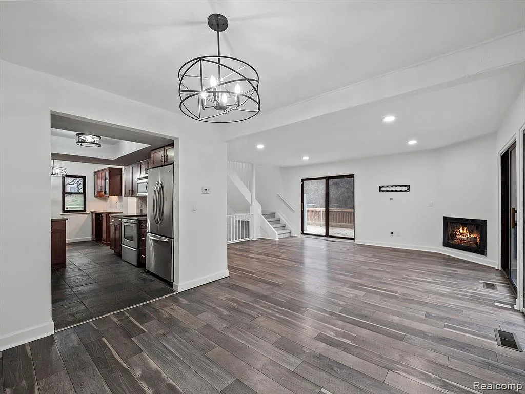 3 bed, 1495 sqft, $2,599 — Photo 4