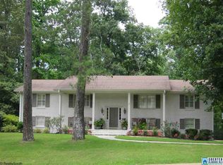 1528 Badham Dr, Vestavia Hills, AL 35216