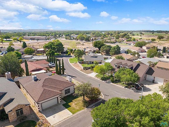 3rd image of 611 Riviera Ct