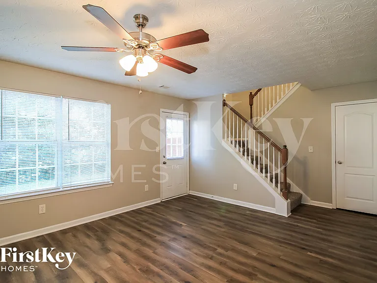 7424 Garnet Dr — Photo 4
