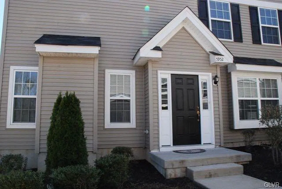 3 bed, 2.5 bath, 1730 sqft, $2,300 — Photo 3