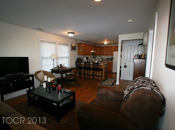 4th image of 415 Kingston St