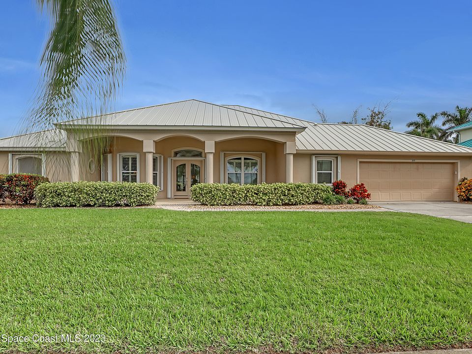 1st image of 332 Island Dr