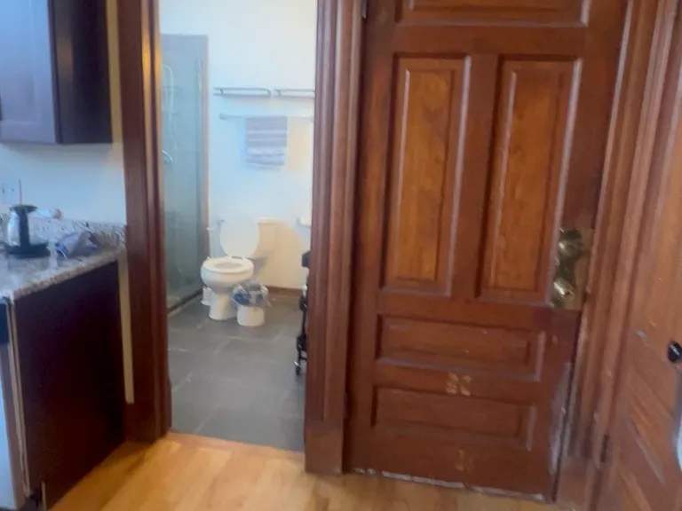 1612 W Beach Ave #2R — Photo 1