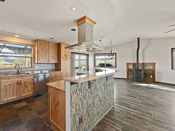 3rd image of 93 River Front Rd