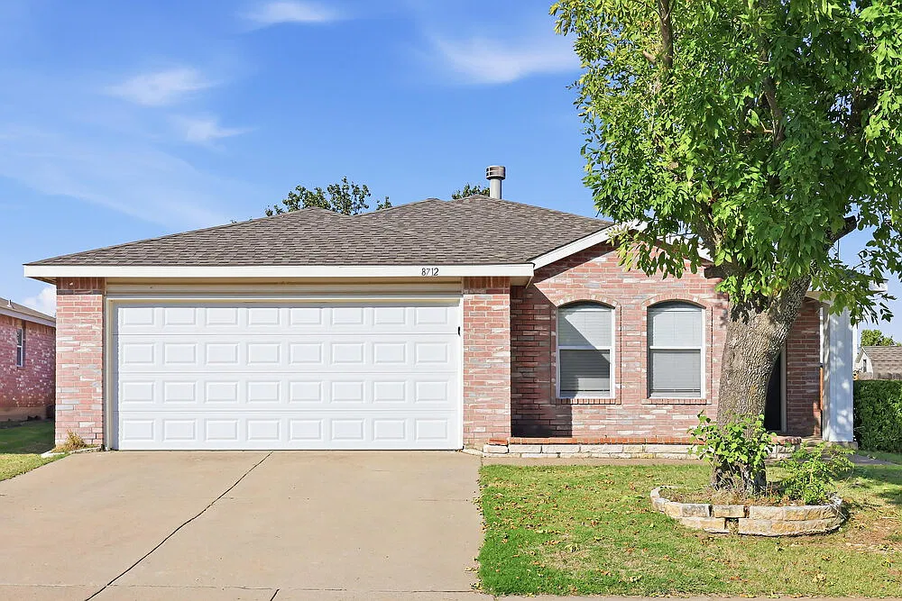 3 bed, 2.0 bath, 1648 sqft, $2,145 — Photo 1