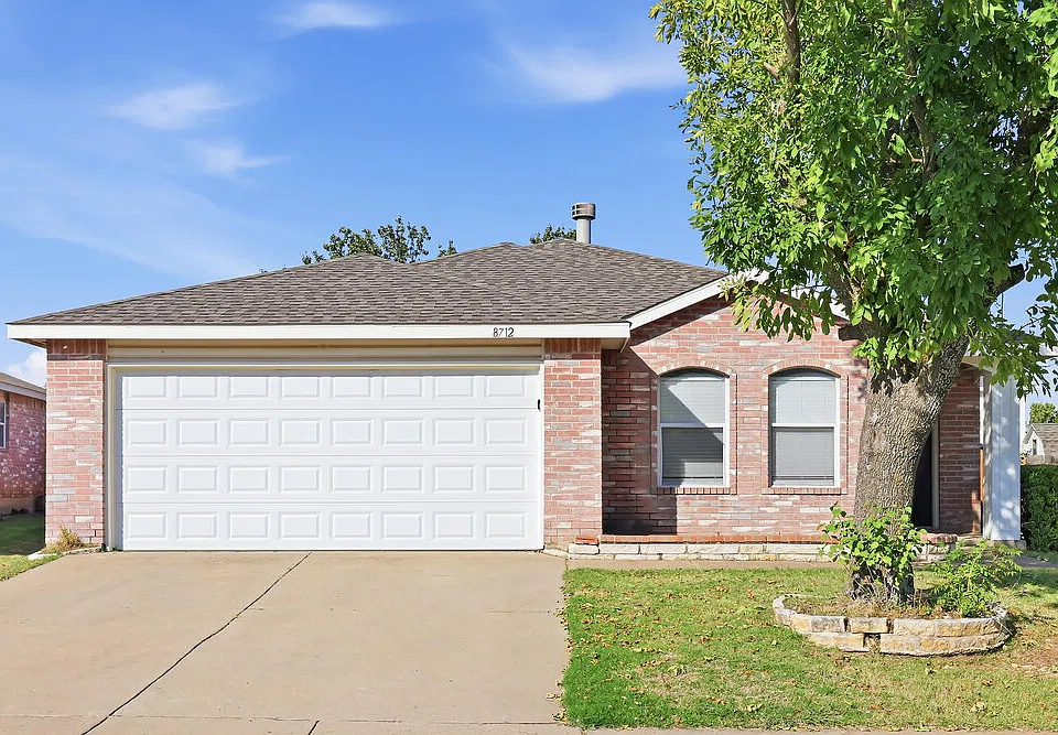 8712 Stonebriar Ln