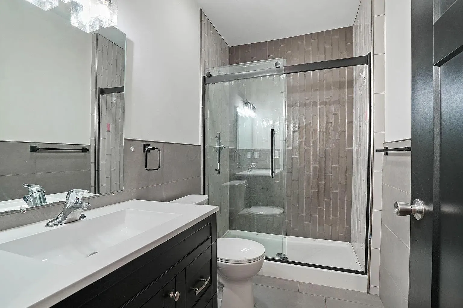 5 bed, 2.0 bath, 1424 sqft, $2,400 — Photo 4