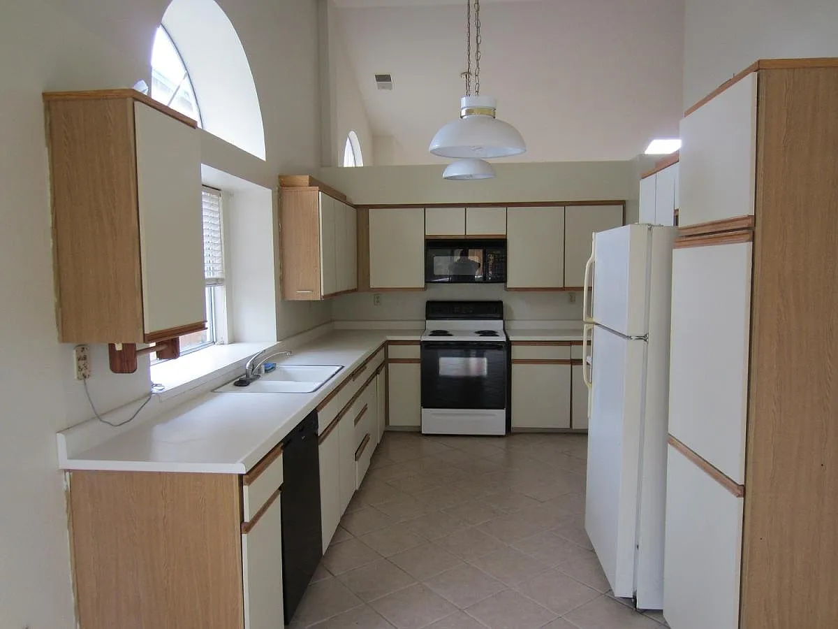 3 bed, 1294 sqft, $3,074 — Photo 4