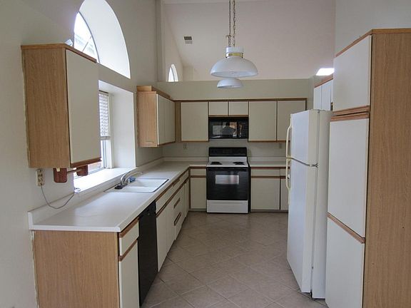 4th image of 536 Longridge Dr