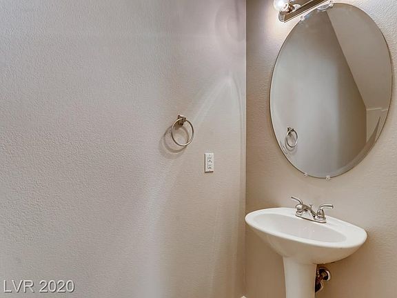5th image of 108 Bloomsbury Ave