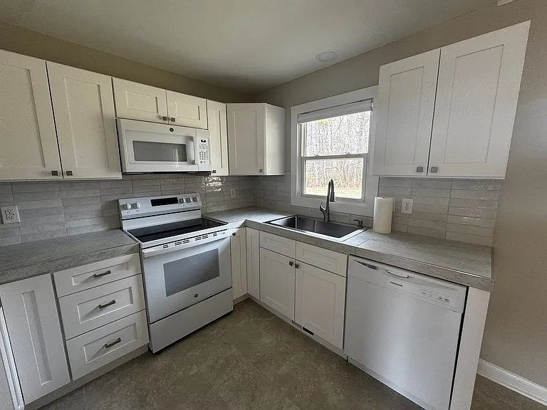 1601 Alderman Cir — Photo 9