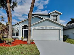 114 Hammocks Ct, Greenacres, FL 33413