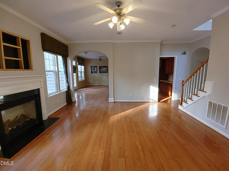 606 Lyon Tree Ln — Photo 5