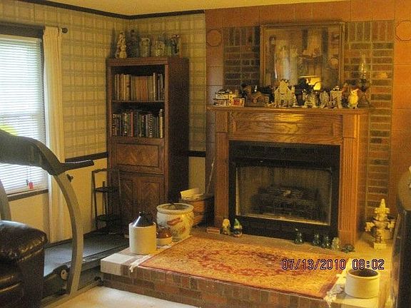 3rd image of 2344 Harriet Ln
