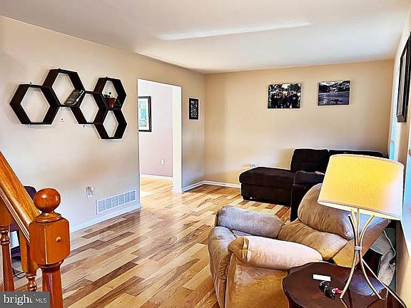 4th image of 402 Pheasant Cir