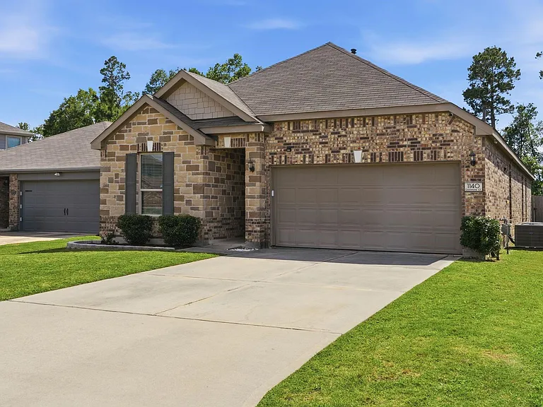 1140 Clonmore Ct — Photo 1
