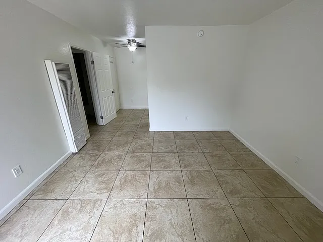 Building Photo - 1339 W Stoneridge Ct #4