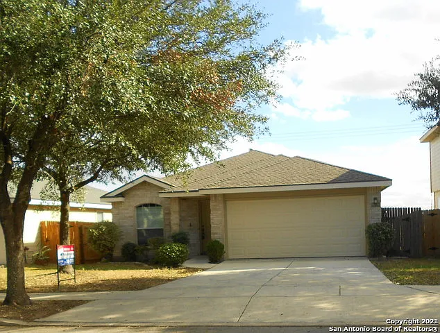 3 bed, 2.0 bath, 1653 sqft, $1,800 — Photo 1