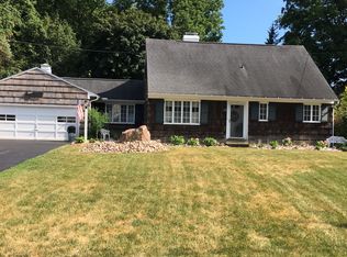 5 Woodcroft Ln, Fayetteville, NY 13066
