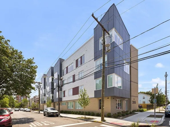 306 Bergen Avenue image 1 of 32