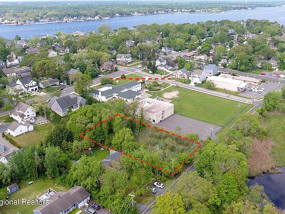 5th image of 124 Lake Ave