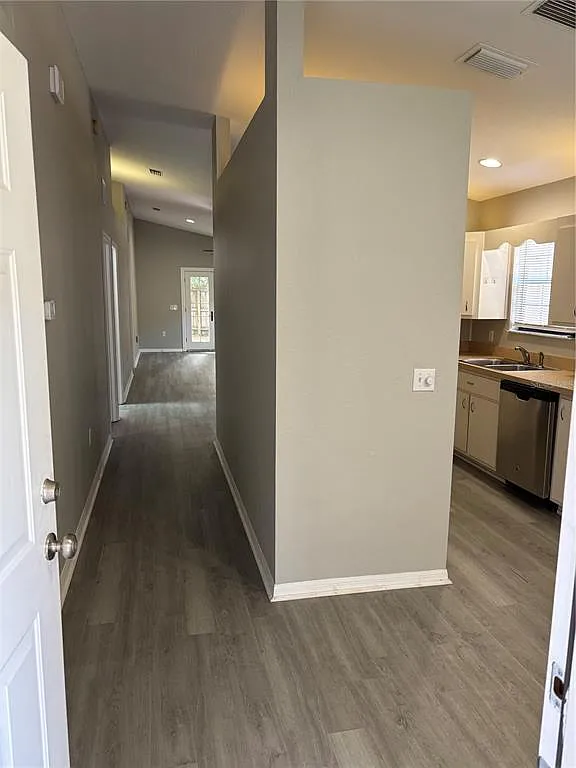 2 bed, 2.0 bath, 1296 sqft, $1,599 — Photo 2