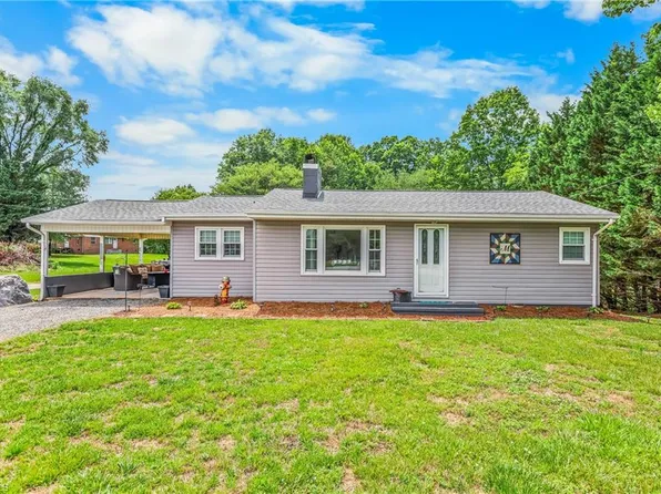 1453 Longtown Rd, Yadkinville, NC 27055