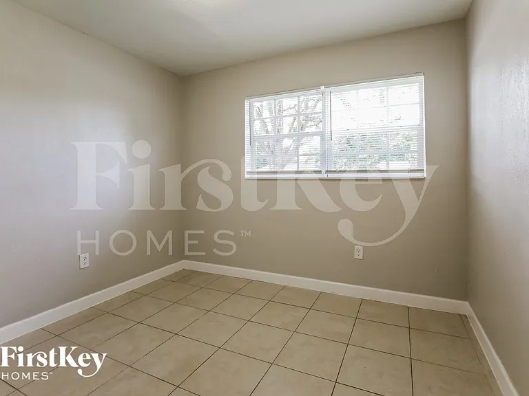 1250 NE 207th Ter — Photo 12