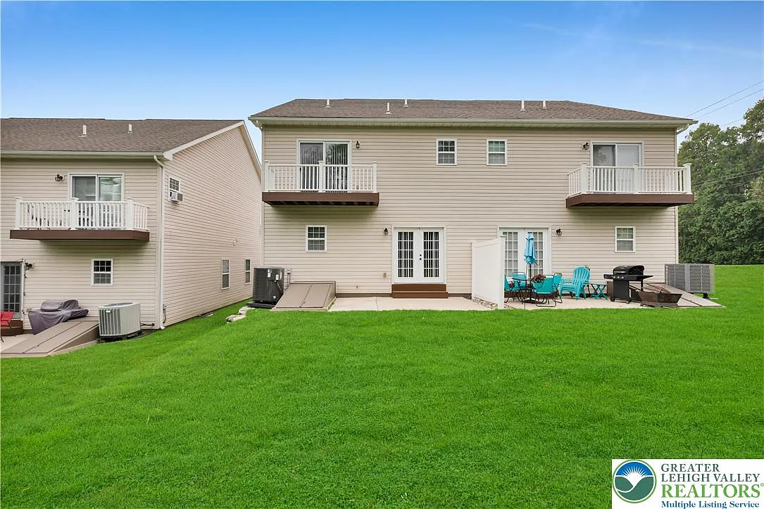 3 bed, 2.5 bath, 1812 sqft, $2,500 — Photo 4
