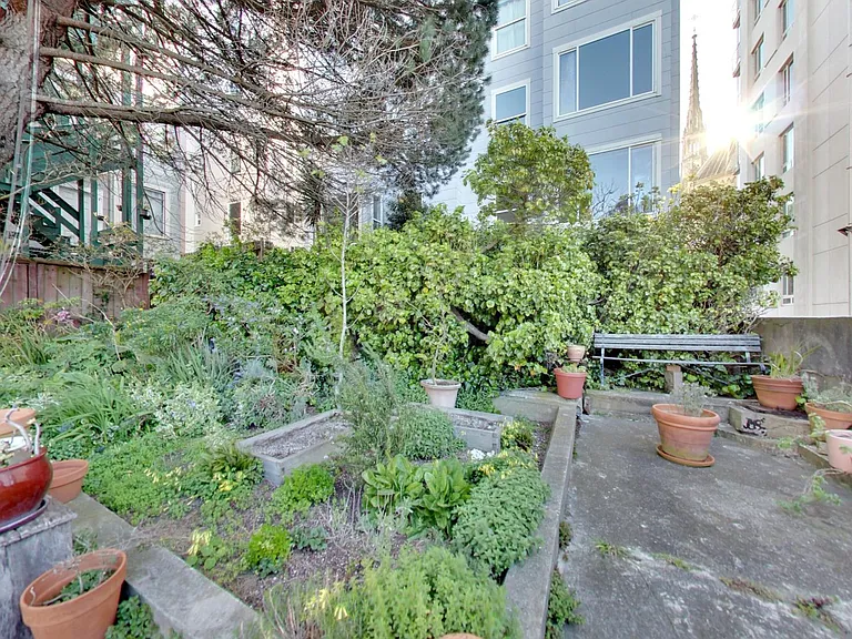 1111 Jones St #5 — Photo 21