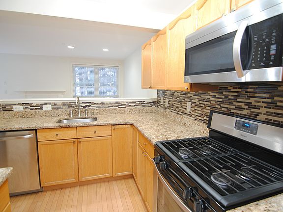 5th image of 86 Barrington Ave