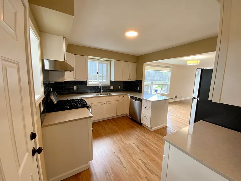 SEA 3827 Wetmore — Photo 33