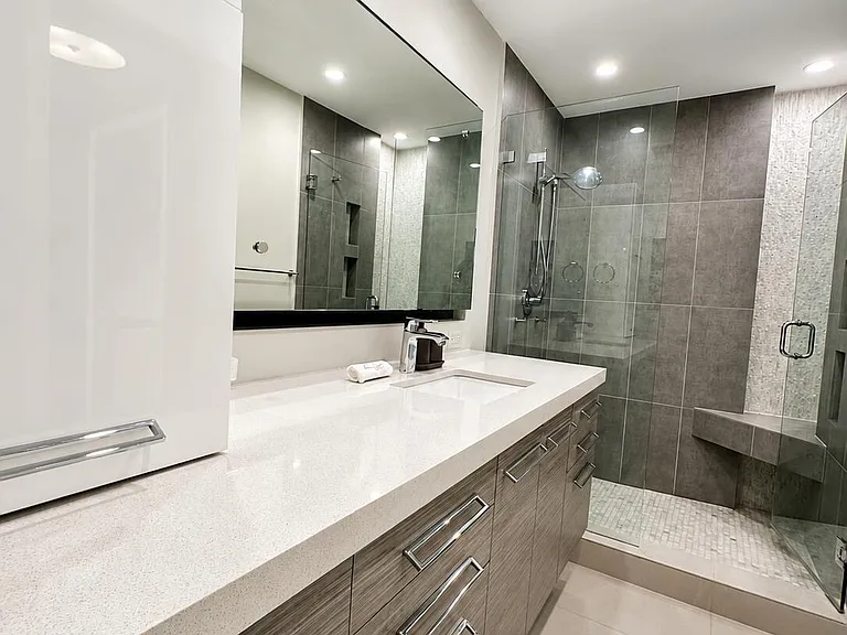 1201 S Riverside Dr #307 — Photo 6