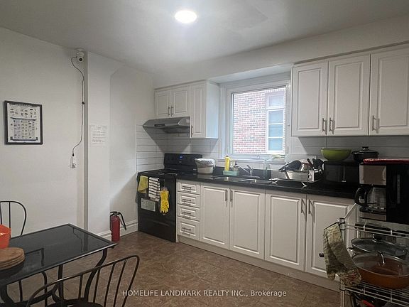 3rd image of 228 Hollywood Ave