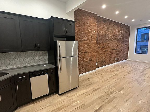 3rd image of 103 W 131st St #1