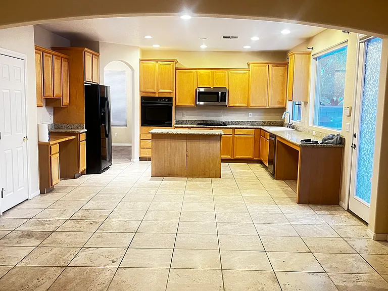 10852 Montasola St — Photo 34