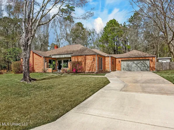 67163 Diamondhead Dr E, Diamondhead, MS 39525