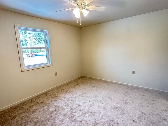 5th image of 807 Rainbow Dr